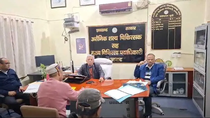 Dhanbad News : इलाज में लापरवाही के आरोप की जांच करने पाटलिपुत्र अस्पताल पहुंचे आरडीडी