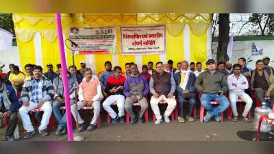 Bokaro News : विस्थापितों ने बीटीपीएस के गेट पर दिया धरना