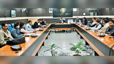 Jamshedpur News : युवाओं को जिले में ही रोजगार मिले, इस दिशा में करें प्रयास : डीसी