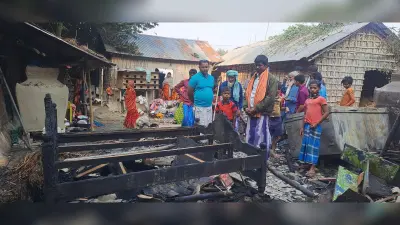 आग लगने से तीन घर जलकर राख, लाखों का हुआ नुकसान