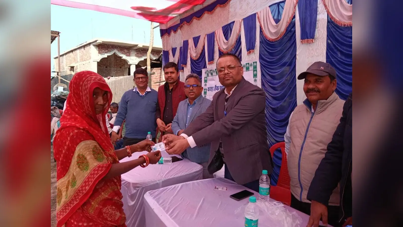 नाबार्ड के प्रयास से कजहा के कलाकारों को मिली पहचान, अब देश के किसी भी कोने में अपने उत्पादों को कर सकते हैं प्रदर्शित