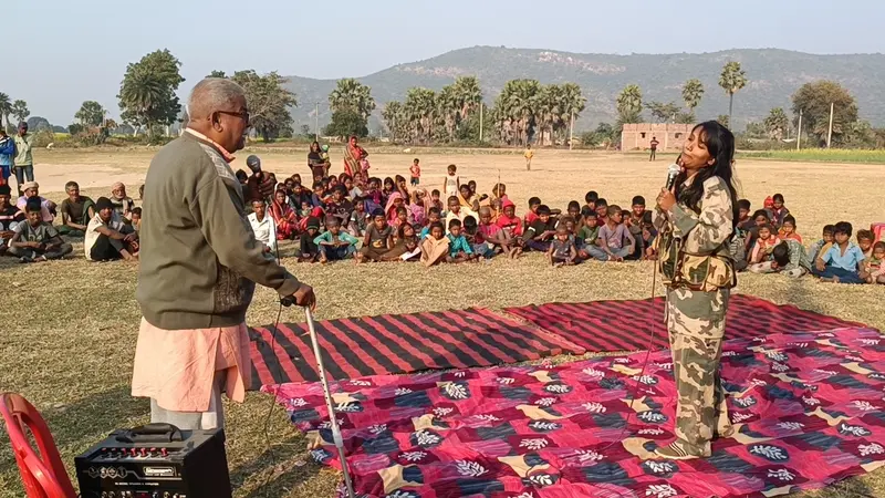 नक्सलियों से मुख्यधारा में लौटने की अपील