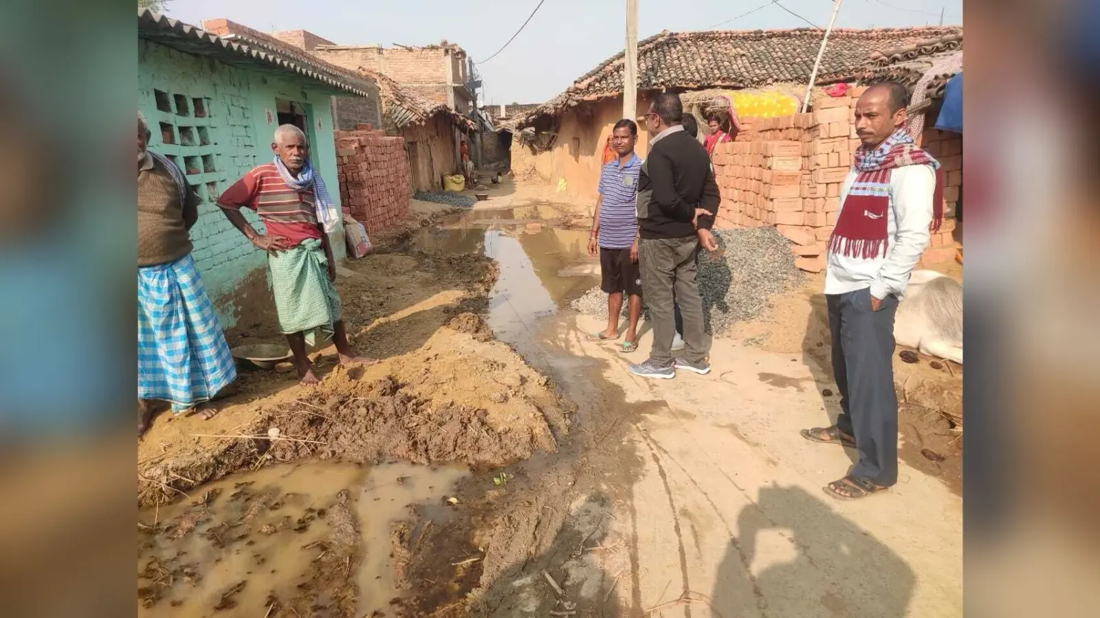 कुआं का पानी सड़क पर बहने को लेकर दो पक्षों के बीच तनाव