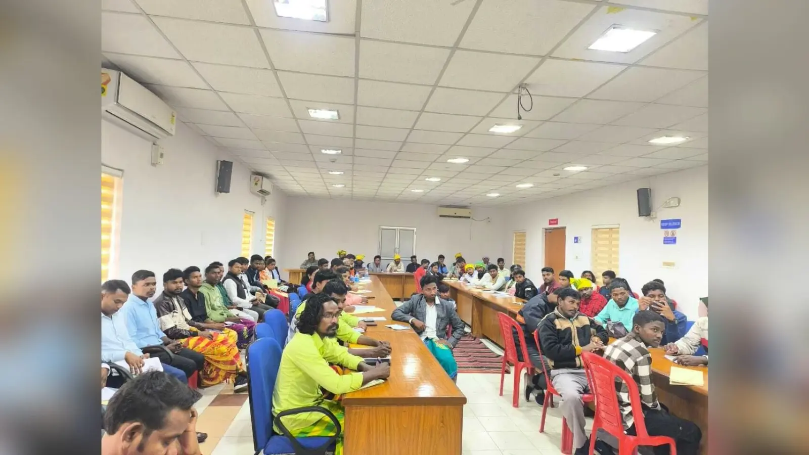 Jamshedpur News : युवाओं को दी गयी पंचायती राज व्यवस्था व संवैधानिक अधिकारों की जानकारी
