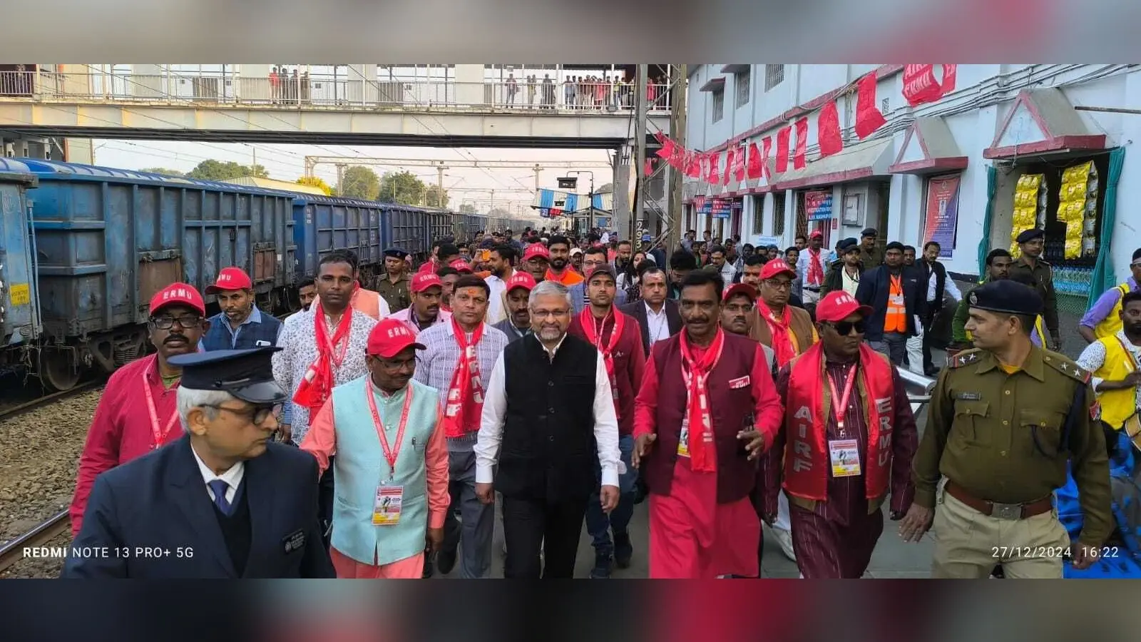रेल कर्मचारी व अधिकारी सुरक्षा के प्रति रहे सजग: जीएम