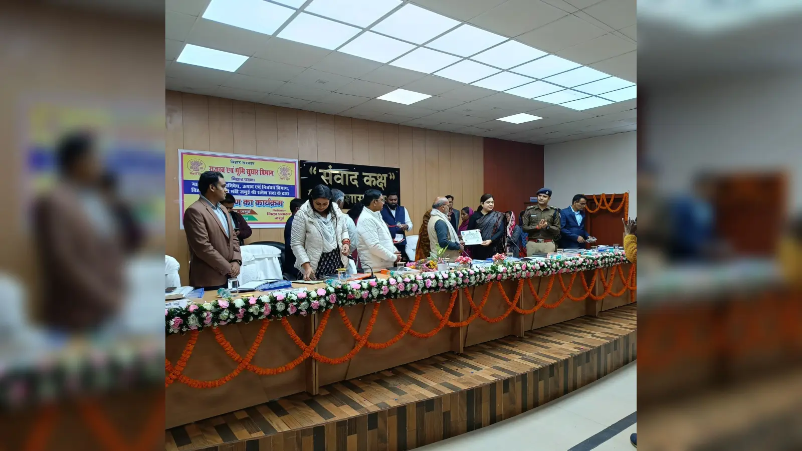 अभियान बसेरा 2 के तहत लाभुकों को दिया गया बासगीत का पर्चा