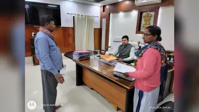 डीएम के दरबार में दो उपभोक्ताओं को बिजली बिल में मिली राहत
