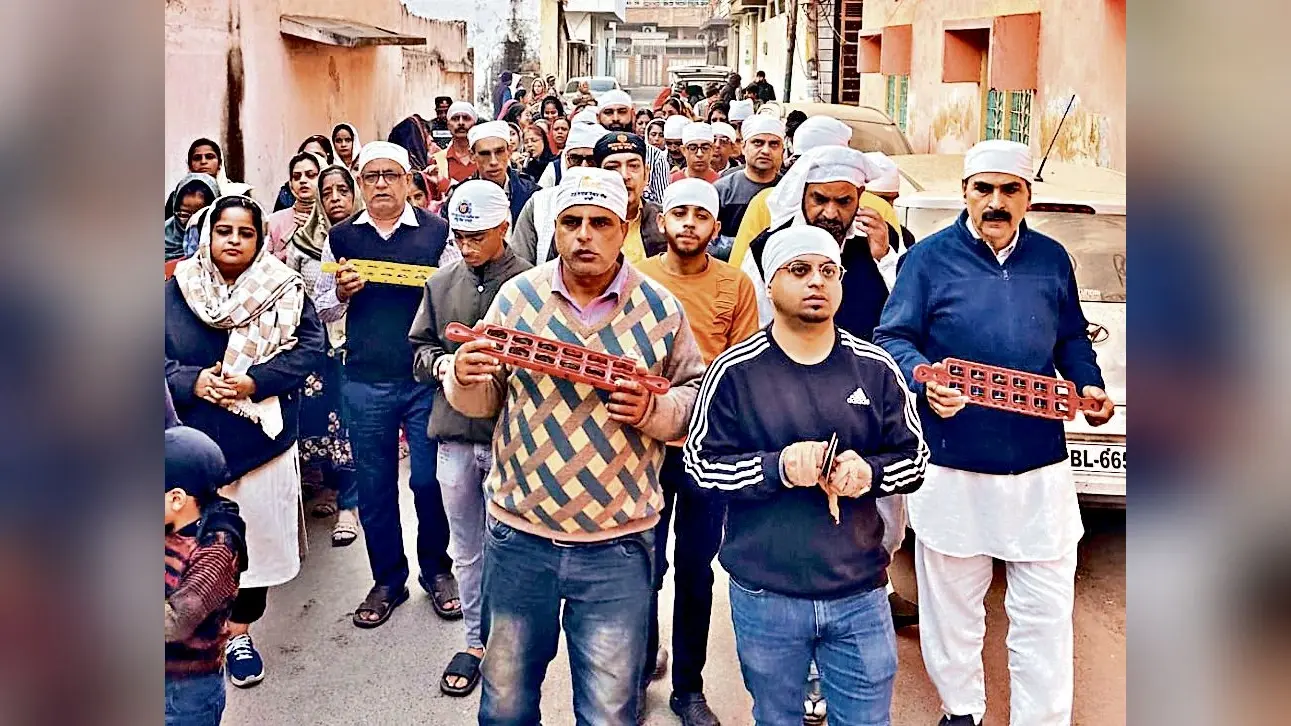 Ranchi News: गुरुनानक सत्संग सभा ने प्रभात फेरी निकाली