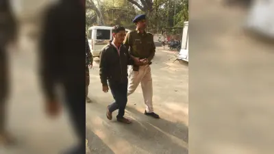 Dhanbad News : धनबाद अभिलेखागार के प्रधान सहायक और अनुबंधकर्मी 6500 रुपये घूस लेते पकड़ाये