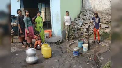Dhanbad News:नई दिल्ली कॉलोनी में पांच साल पहले बिछायी पाइप, लेकिन एक बूंद पानी नहीं पहुंचा