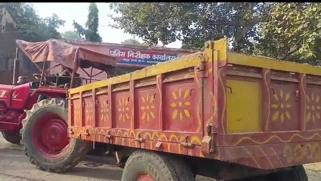 अवैध बालू लदे ट्रैक्टरों को पुलिस ने किया जब्त