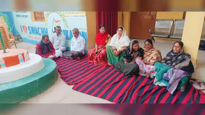 बहुमत से पारित प्रस्ताव पंजी में दर्ज नहीं होने पर धरना पर बैठे 8 पार्षद