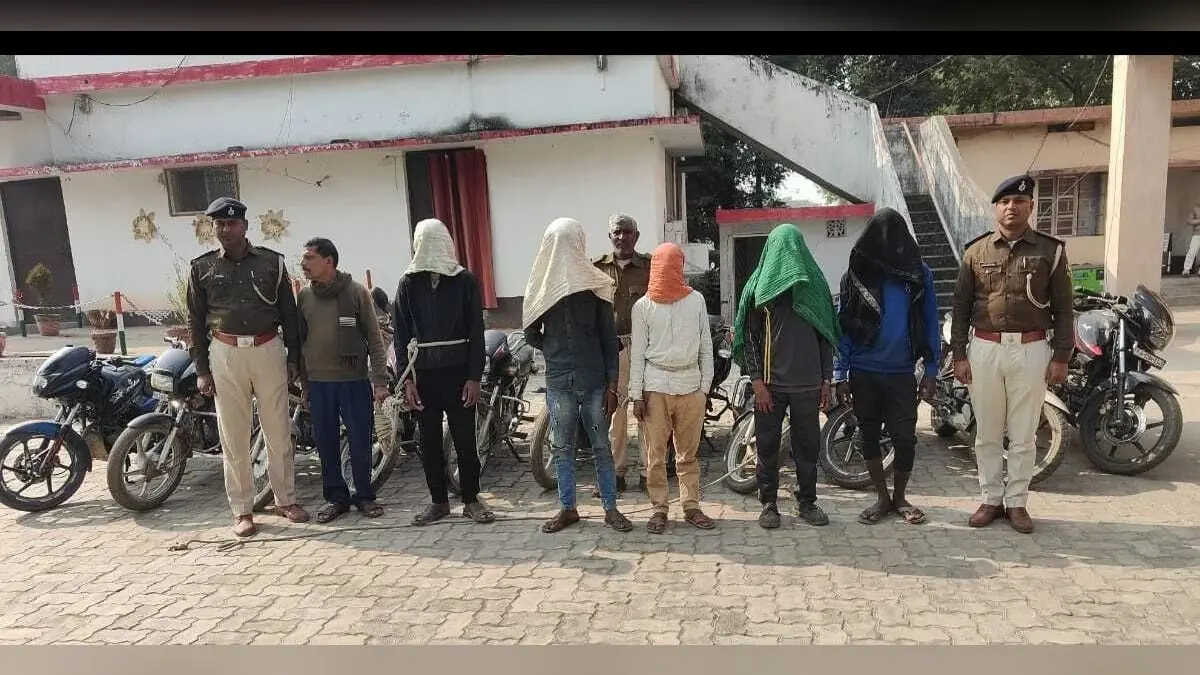 Gaya News : चोरी की 10 बाइकों के साथ पांच आरोपित गिरफ्तार