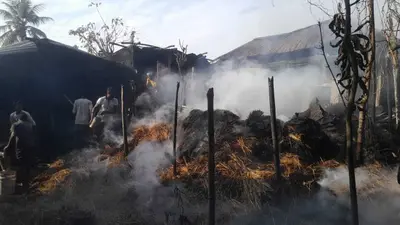 आग लगने से तीन घर जले, दो लाख की क्षति