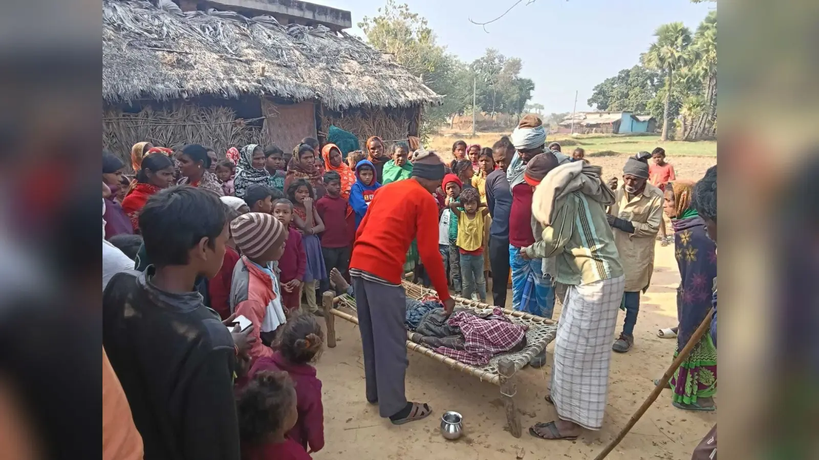 कलौढ़ीया में सड़क किनारे व्यक्ति की संदिग्ध स्थिति में मिला शव