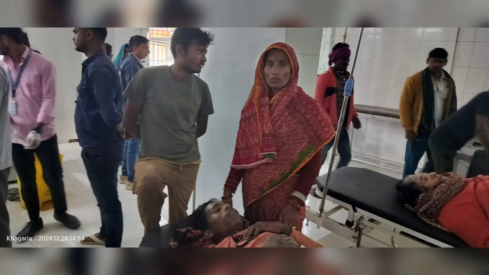 सड़क निर्माण में लगे मजदूरों पर गिरा धसना, तीन जख्मी