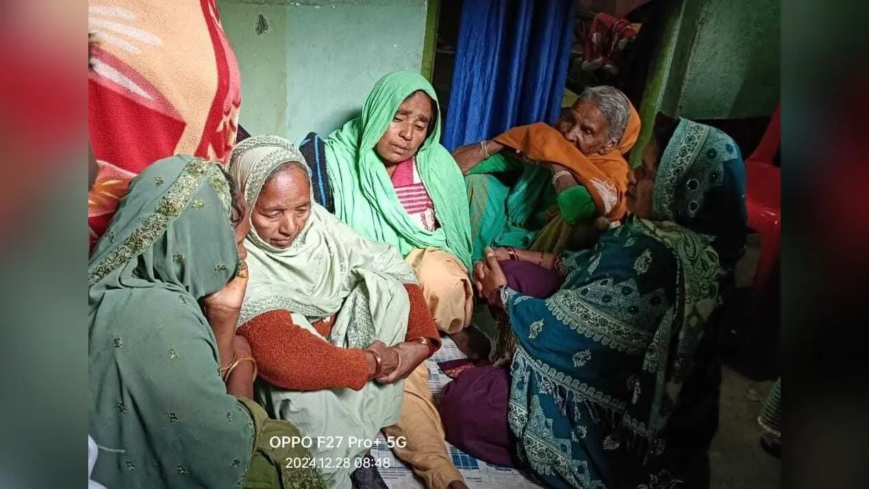 Giridih News :विषपान से युवती की मौत के बाद आरोपी की गिरफ्तारी के लिए छापा