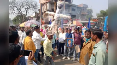 Giridih News :झारखंड मूल निवासी परिसंघ ने अमित शाह पुतला दहन किया
