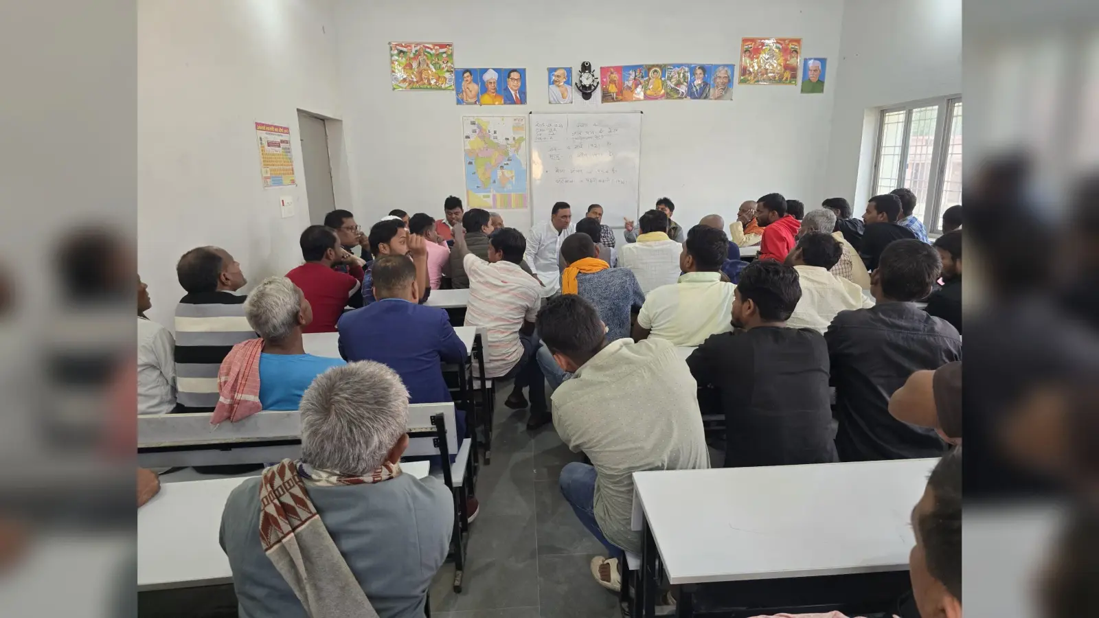विद्यालय छुट्टी के बाद शिक्षकों ने छात्राओं से बनवाया चिकन, हंगामा