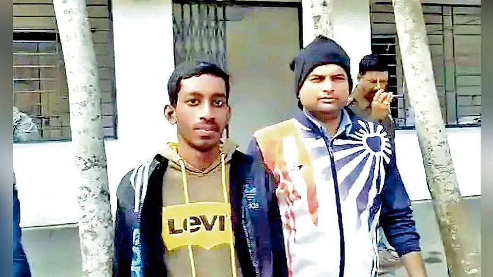 घुसपैठियों का फर्जी कागजात बनाने का आरोपी तृणमूल कार्यकर्ता व छात्र अरेस्ट