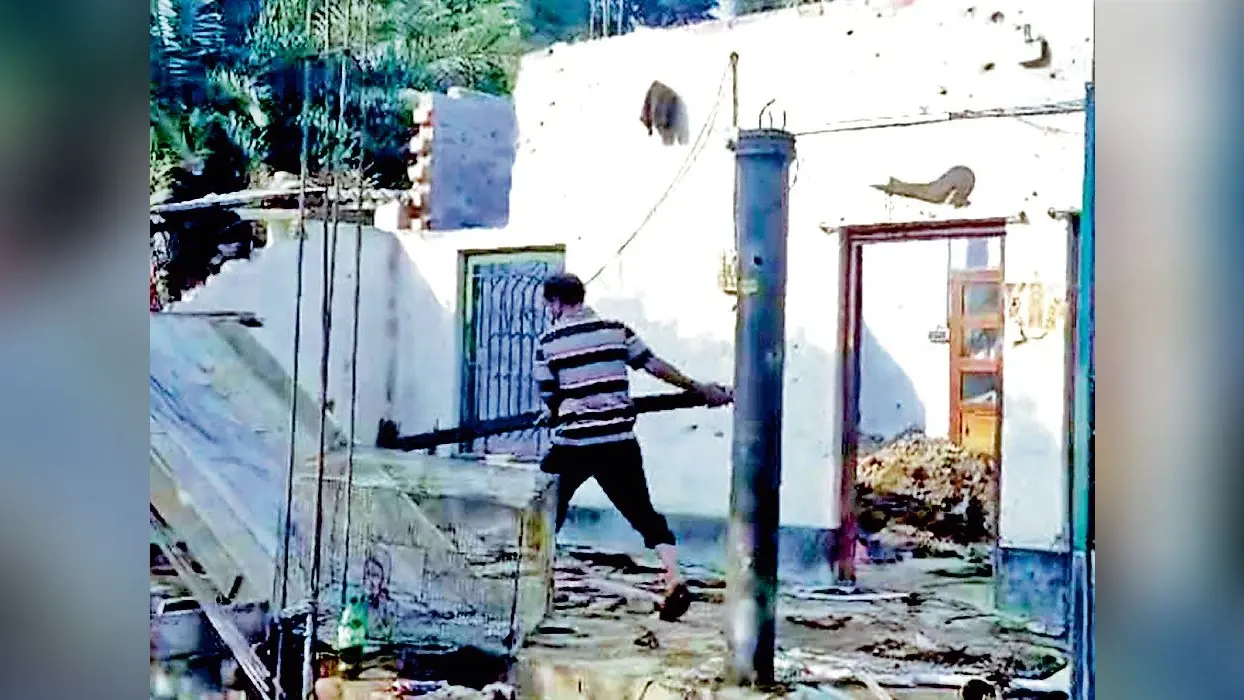 बारुईपुर : मकान में धमाका लगी आग, तीन लोग झुलसे