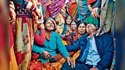 आग से झुलसी एसडीओ की पत्नी ने तोड़ा दम, आक्रोशित लोग सड़क पर उतरे