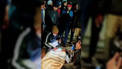 Dhanbad News : शौचालय बंद देख गेट के पास खड़ा यात्री शक्तिपुंज एक्सप्रेस से गिरा, मौत