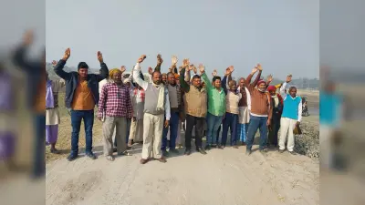 यूरिया की किल्लत को लेकर किसानों ने किया सड़क जाम, प्रदर्शन