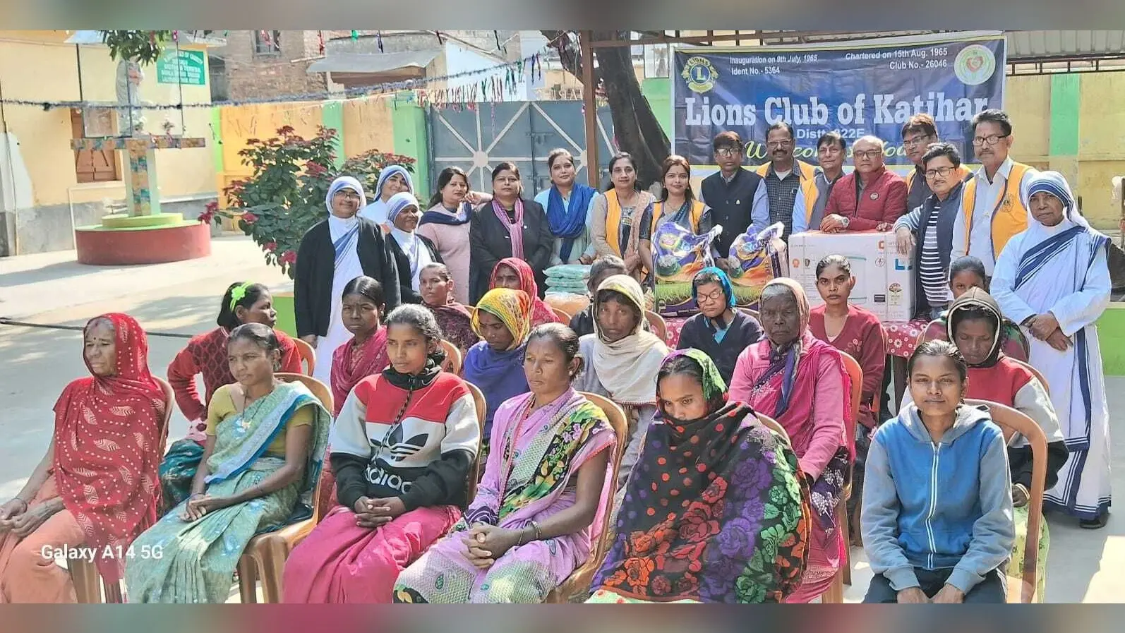 मिशनरी ऑफ चैरिटी में रह रहीं महिलाओं के बीच राशन का किया वितरण