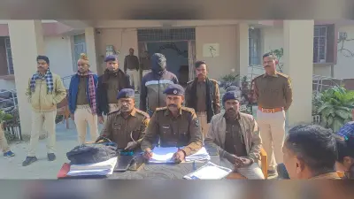 हत्या, डकैती के फरार आरोपित को गिरफ्तार कर भेजा जेल