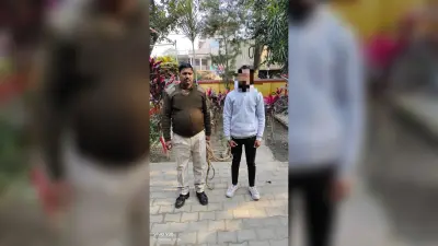 147 बंडल अवैध लॉटरी टिकट व तीन हजार रुपये के साथ धंधेबाज गिरफ्तार