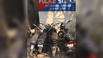 मानगो : चोरी की चार बाइक के साथ सात युवक गिरफ्तार