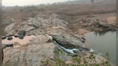 पिकनिक स्पॉट पर जुटने लगे लोग, बकुलिया झरना आकर्षण का केंद्र