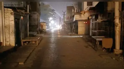 Gopalganj News : शाम होते ही अंधेरे में डूब जा रहे हैं शहर के गली और मुहल्ले
