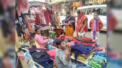 ठंड से बचाव को लेकर प्रशासनिक तैयारी पूरी, जरूरतमंदों के बीच ऊनी वस्त्र वितरित