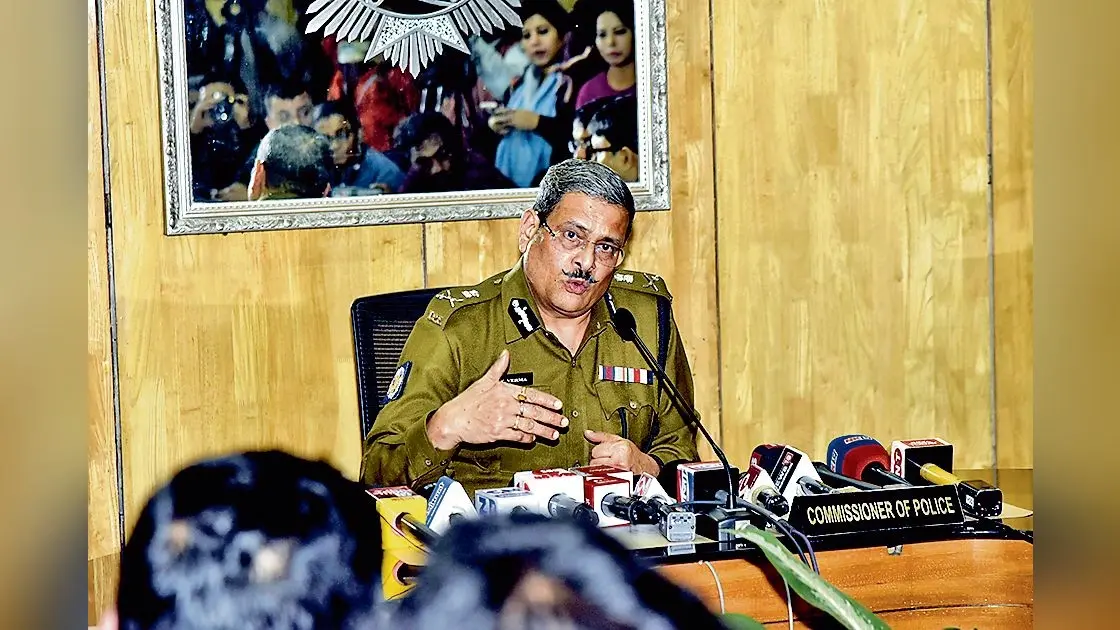 सोशल मीडिया में विवादित कमेंट करने से बचें पुलिसकर्मी : सीपी