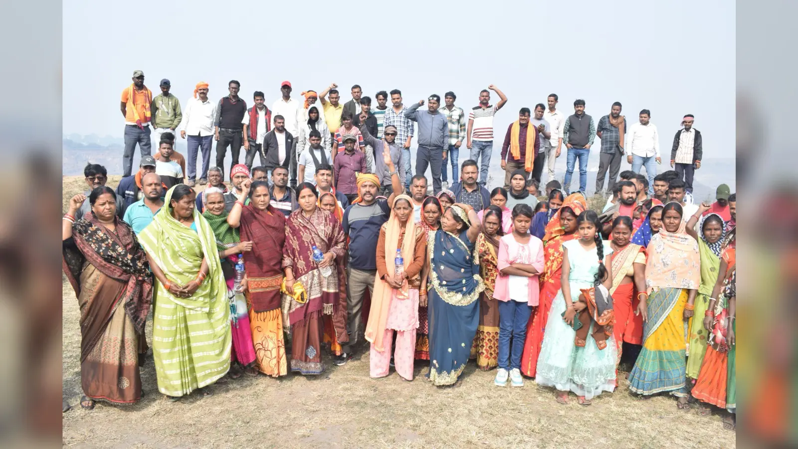 Dhanbad news : देवप्रभा में काम चालू कराने को ले प्रदर्शन, फायरिंग के बाद आपस में भिड़े जश्रसं समर्थक