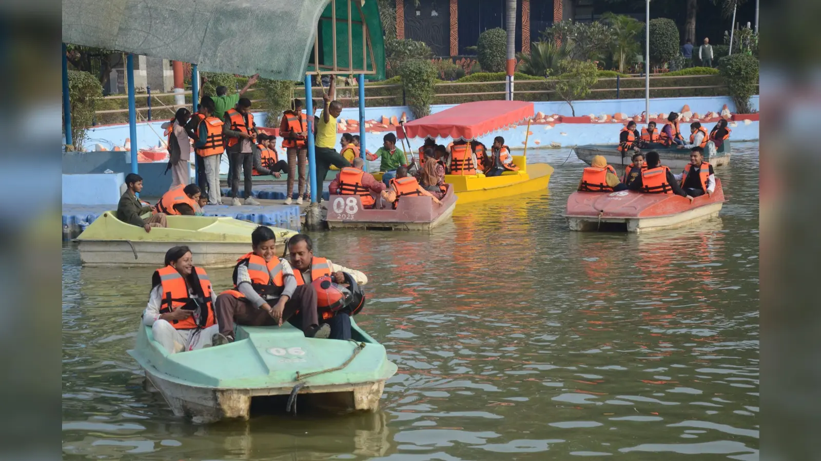 अंतिम रविवार को विज्ञान केंद्र, जू व इको पार्क में उमड़ी भीड़
