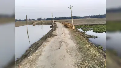 पैदल चलने लायक भी नहीं रह गयी सड़कें