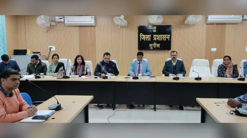 सभी विभागों के पदाधिकारियों के साथ डीएम ने की समीक्षा बैठक