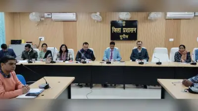 सभी विभागों के पदाधिकारियों के साथ डीएम ने की समीक्षा बैठक