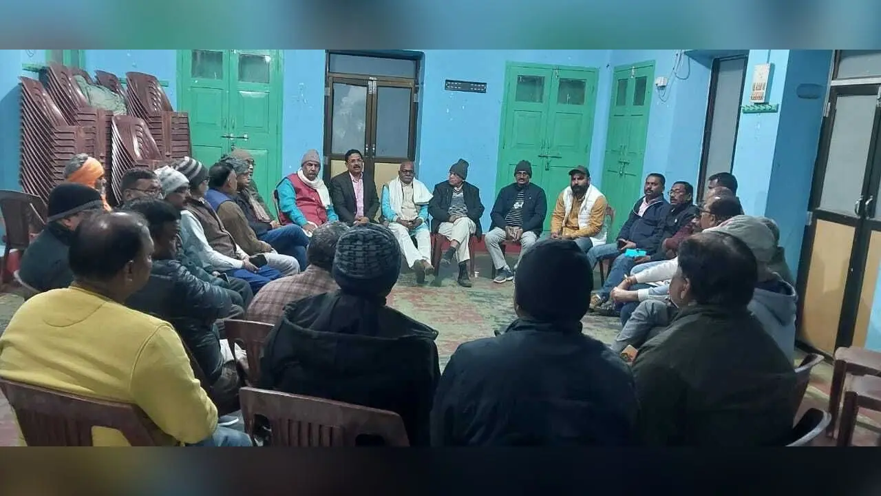 अतिक्रमण हटाने को लेकर व्यपारियों के साथ नप के मुख्य पार्षद की हुई बैठक