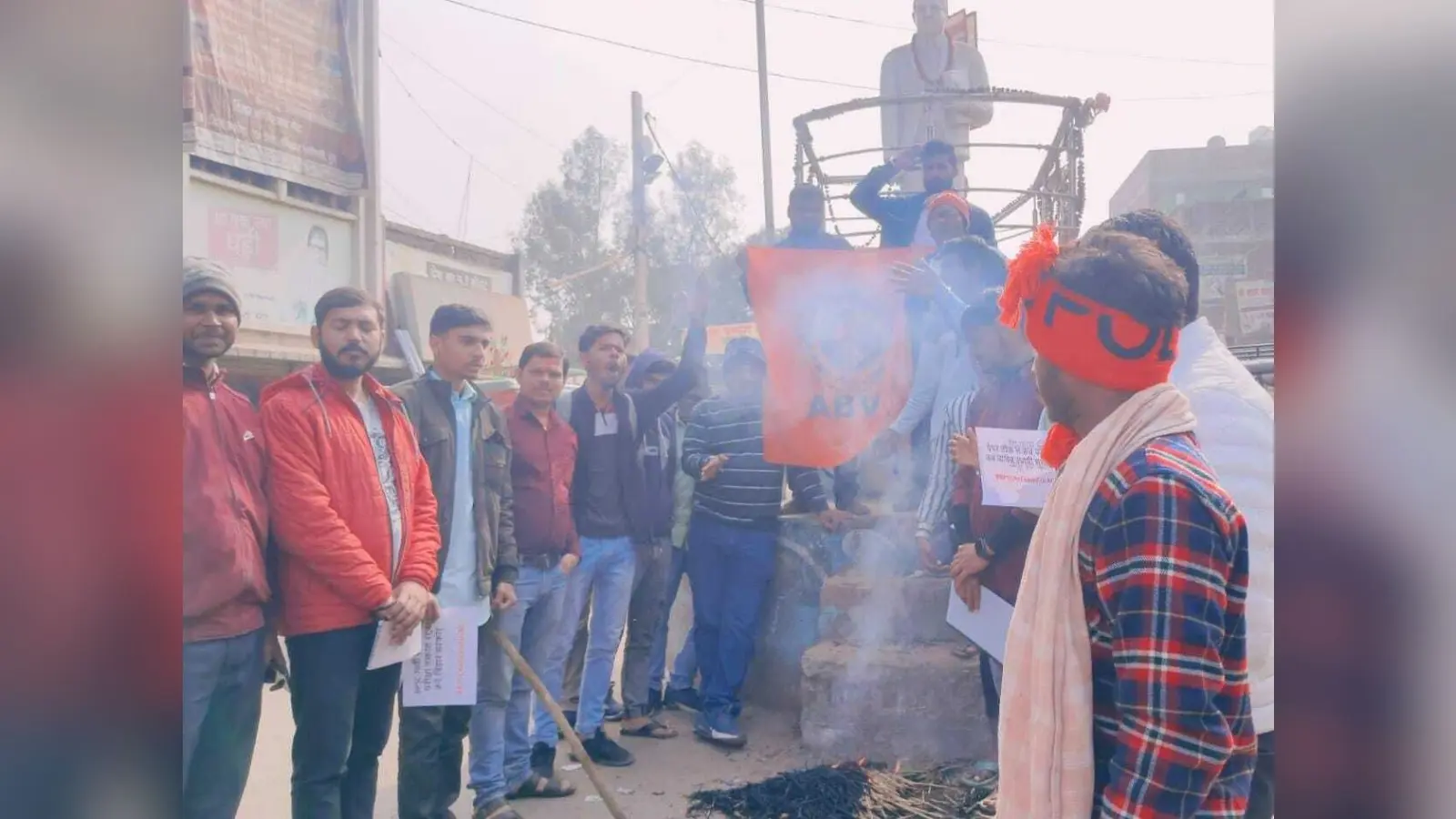 बीपीएससी अभ्यर्थियों पर लाठीचार्ज के विरोध में सरकार के खिलाफ नारेबाजी