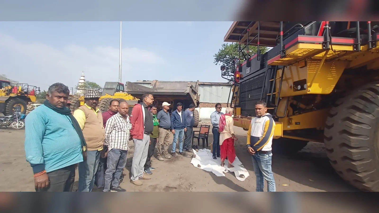 जीएम ने 60 टन लोडिंग क्षमता वाले कैटरपिलर डंपर का किया उद्घाटन
