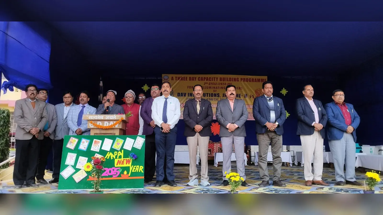 Deoghar News : छात्रों ने सामाजिक कुरीतियों पर प्रस्तुत किये नुक्कड़ नाटक