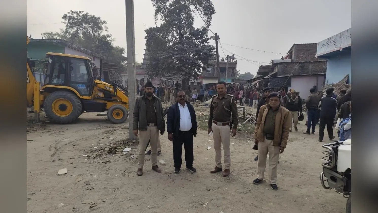 सरकारी जमीन से हटाया जा रहा अतिक्रमण