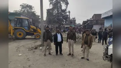 सरकारी जमीन से हटाया जा रहा अतिक्रमण
