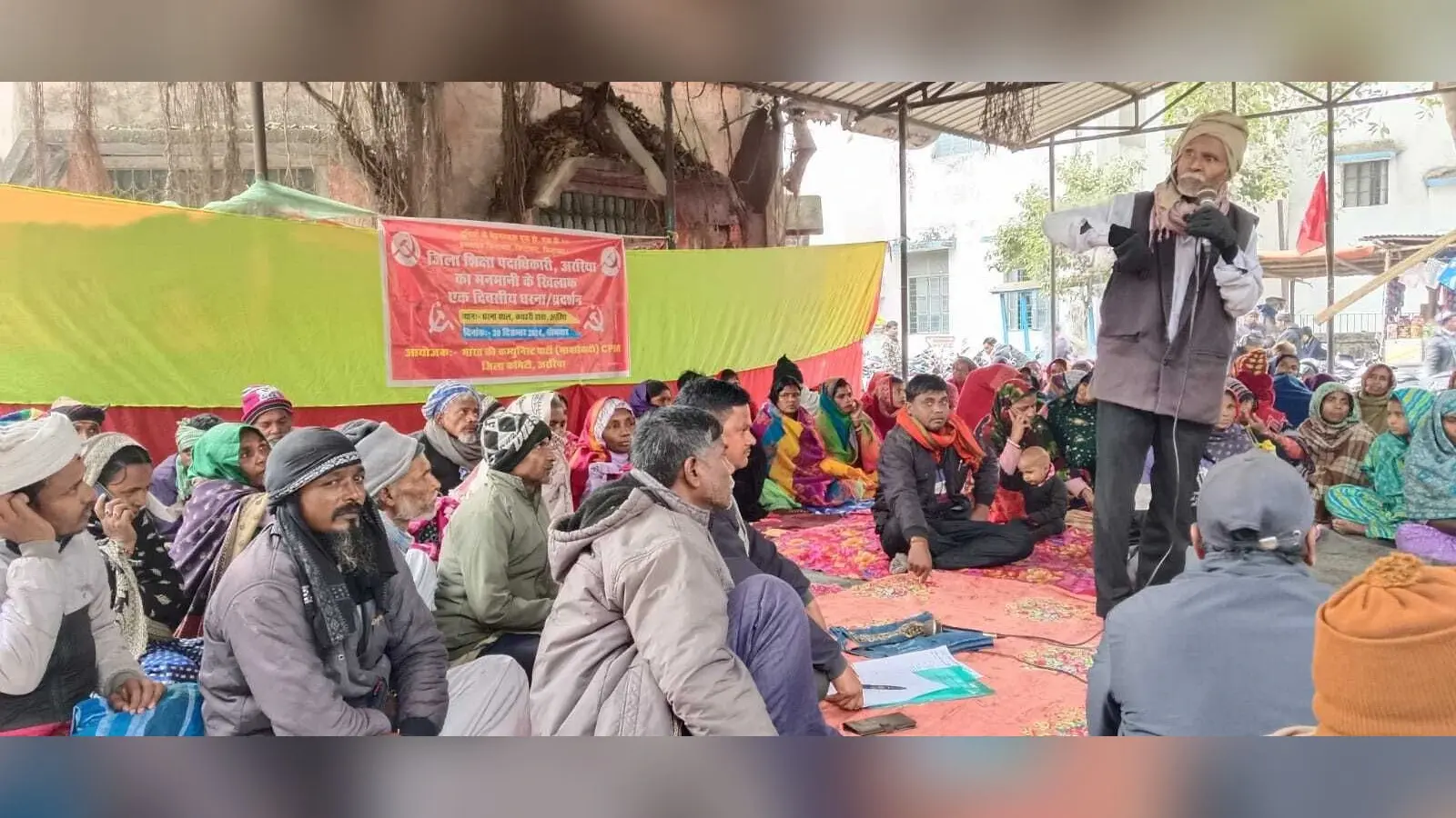 भाकपा ने डीईओ के विरुद्ध किया धरना-प्रदर्शन