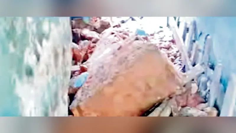 दीवार से दबकर मजदूर की मौत, इलाके में मचा हड़कंप