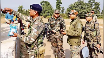 Bokaro News : एसपी ने उग्रवाद प्रभावित क्षेत्र के गांवों का किया दौरा